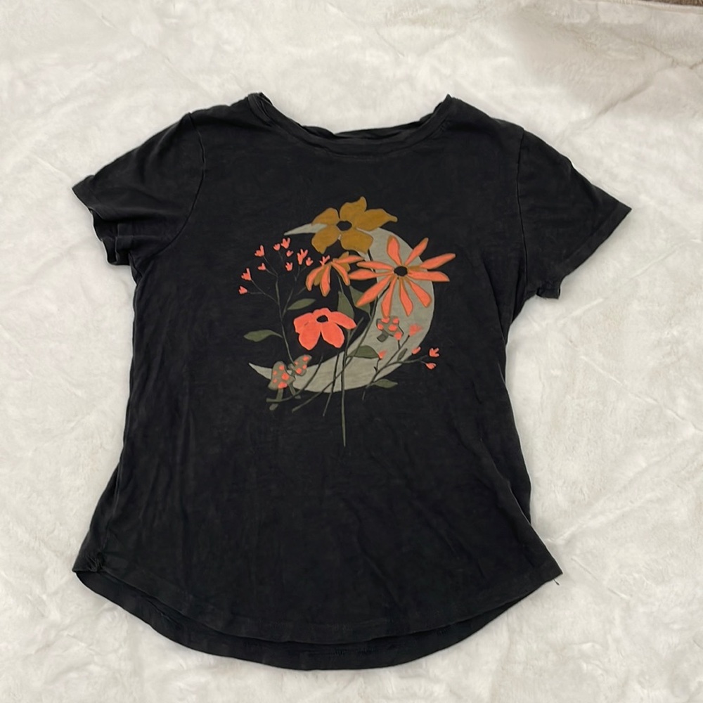 Cute black shirt with flowers & moon